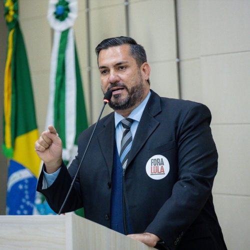 Leonardo Dias comemora derrubada de Progressão Pedagógica no Colégio Tiradentes: “derrota para quem quer destruir a Educação”