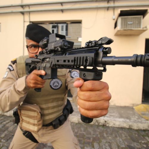 Governo de Alagoas fecha contrato de R$4 milhões com fabricante de armas usada no conflito Israel-Hamas