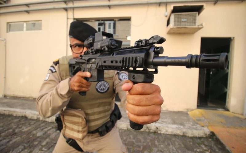 Governo de Alagoas fecha contrato de R$4 milhões com fabricante de armas usada no conflito Israel-Hamas