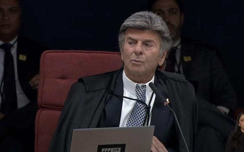 Fux absolve ex-ministro Paulo Sérgio e mantém condenações parciais de aliados de Bolsonaro