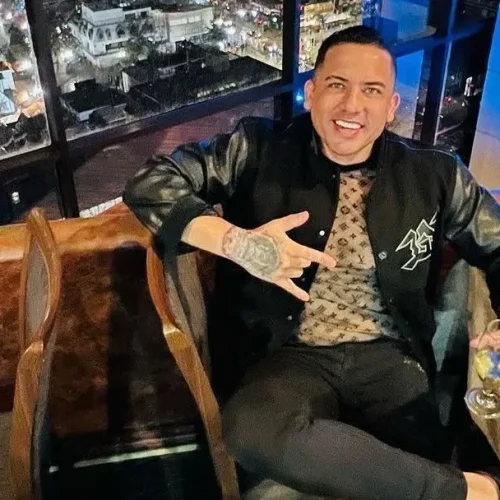 Quem é Kel Ferreti ? influenciador acumula condenação, investigações e nova prisão após descumprir medidas cautelares