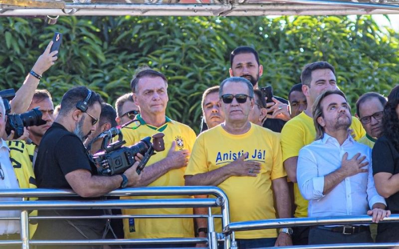 Após tornozeleira imposta por Moraes, bolsonaristas vão às redes e chamam apoiadores às ruas