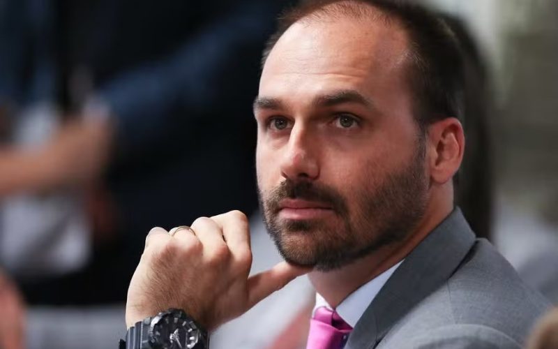 Eduardo Bolsonaro diz que pode ser presidente se tiver o apoio do pai