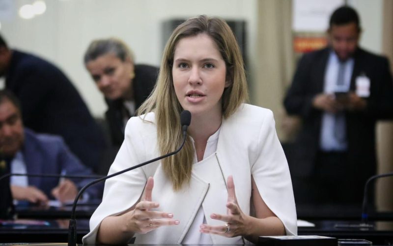 Cibele Moura propõe homenagem a médica que salvou vítimas de acidente na BR-101