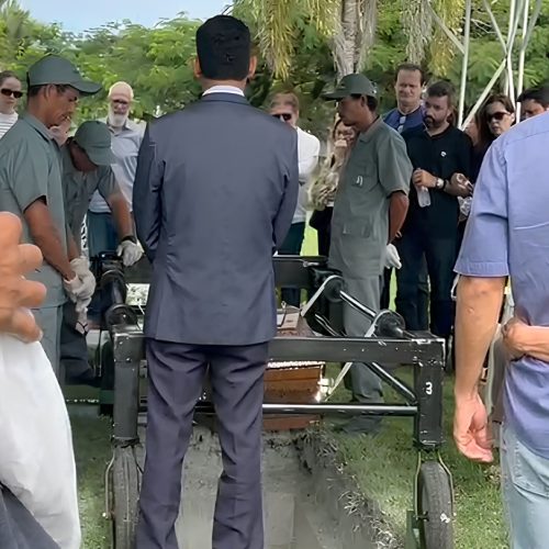 Empresário morto em emboscada na Ponta Verde é sepultado sob comoção em Maceió