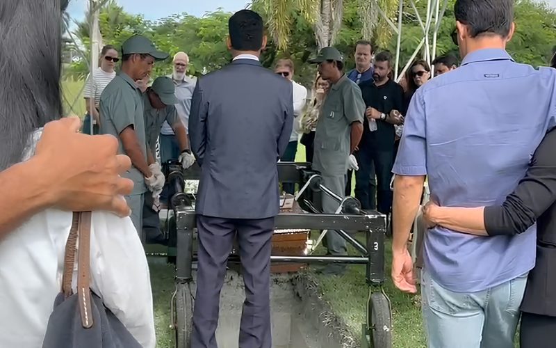 Empresário morto em emboscada na Ponta Verde é sepultado sob comoção em Maceió
