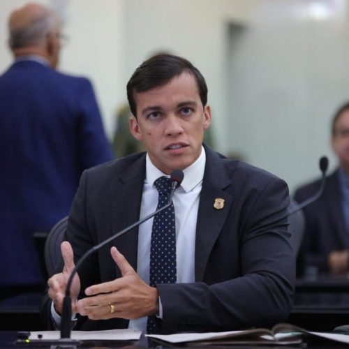 Deputado Leonam critica governador e cobra atendimento às demandas do SINTEAL