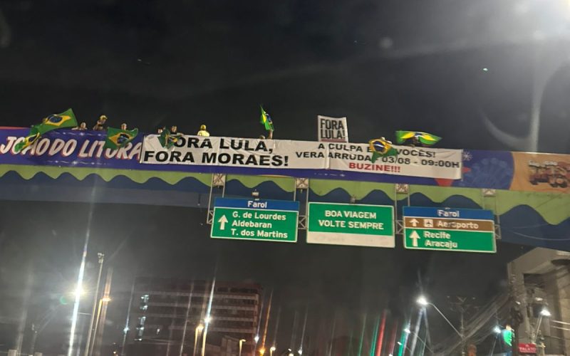 Bolsonaristas ocupam passarela do Cepa e convocam para ato em Maceió