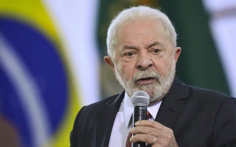Lula critica articulação de aliados de Bolsonaro nos EUA e chama ofensiva de “traição à pátria”