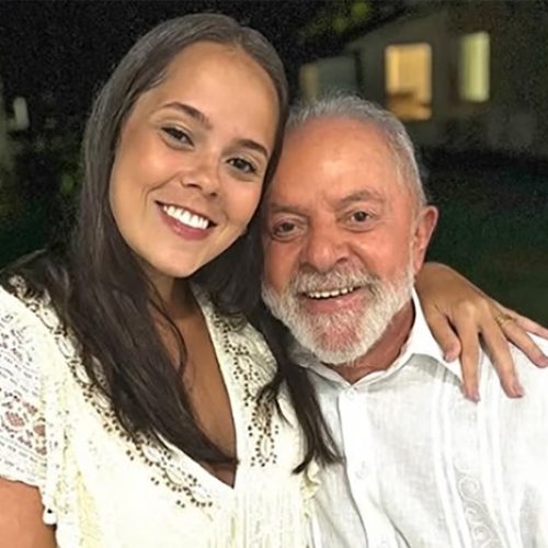 “Trapalhada pura”: Bia Lula debocha de prisão domiciliar de Bolsonaro