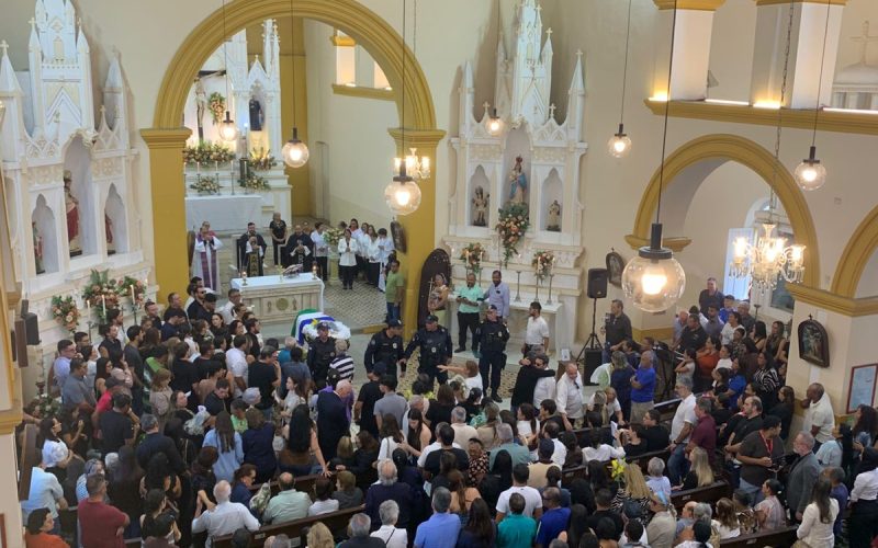 Sob aplausos e homenagens, Quebrangulo se despede de Marcelo Lima