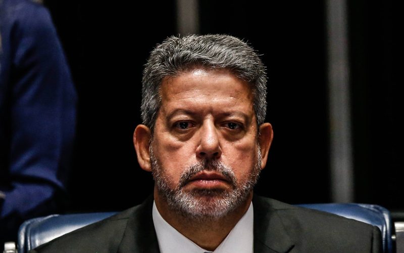 Ação do Centrão por fim de “greve” bolsonarista fortalece Lira na Câmara
