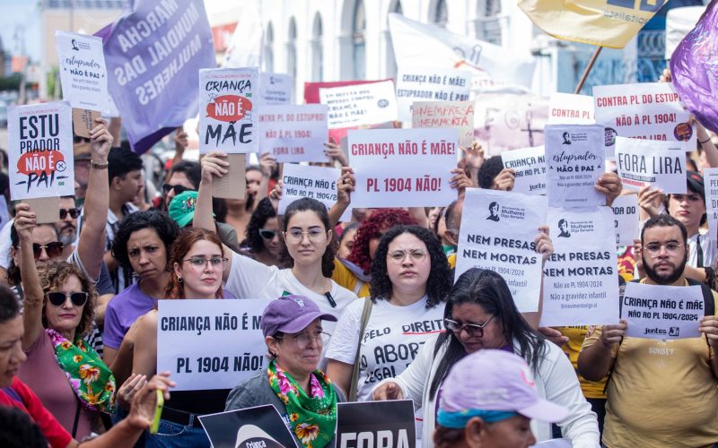 Agosto Lilás é lei em Maceió: campanha permanente contra a violência às mulheres foi proposta por Teca Nelma