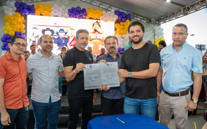 Prefeito Lucas Santos entrega obras para a saúde e educação e assina ordens se serviços em Traipu