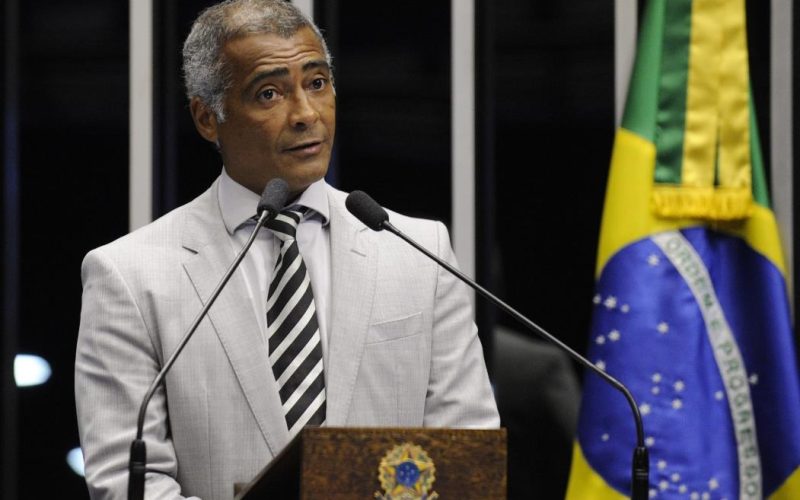 Romário não assina impeachment de Moraes, deixa de seguir Bolsonaro e apaga postagens em apoio ao ex-preseidente
