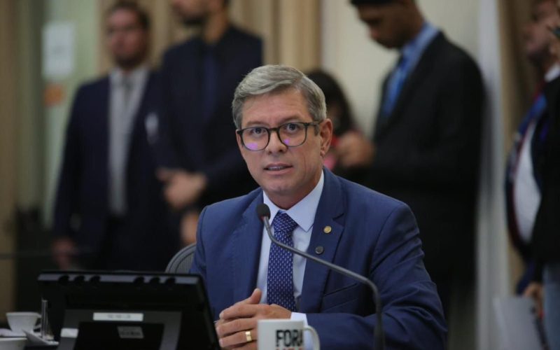 Cabo Bebeto leva à ALE discussão sobre segurança na criação de cães de grande porte