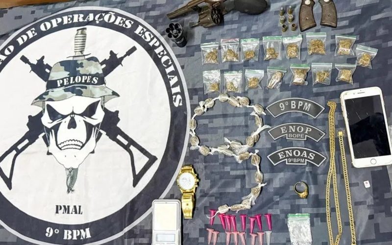 Jovem é detido com armas e drogas durante patrulhamento policial em Delmiro Gouveia