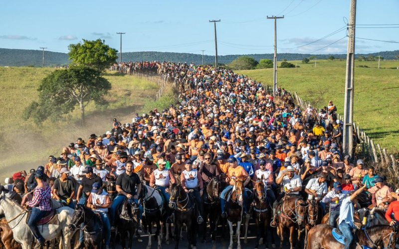 Com mais de 3.500 cavalos, Cavalgada dos Pais é recorde de público e animação em Traipu
