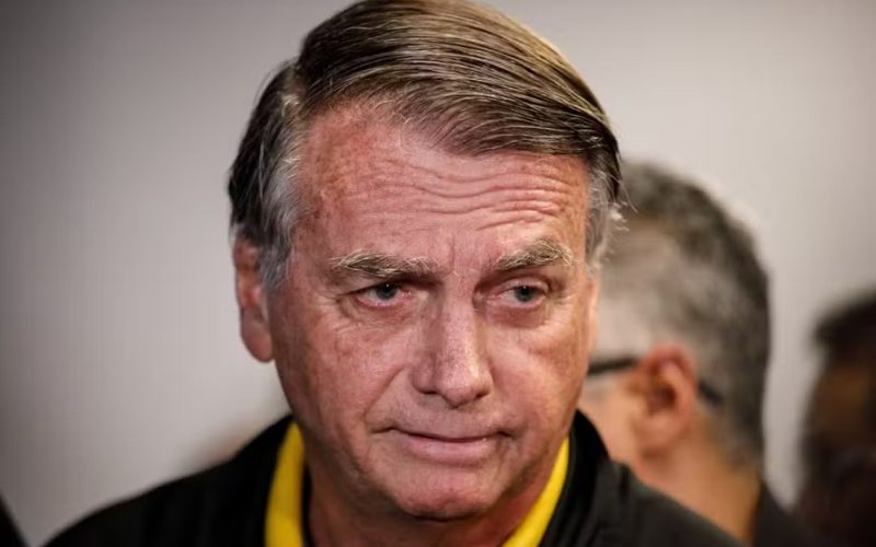 Moraes autoriza que Jair Bolsonaro deixe prisão domiciliar para fazer exames