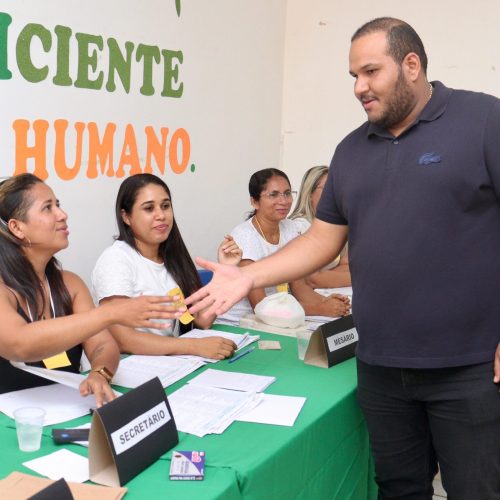 Prefeito Fernando Cavalcante acompanha eleição de novos gestores escolares, em Matriz do Camaragibe