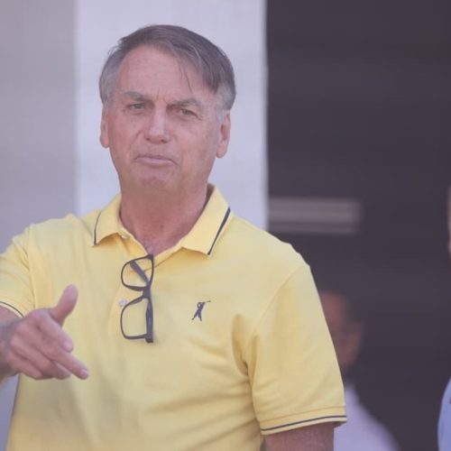 Jair Bolsonaro deixa prisão domiciliar para ser submetido a exames em hospital de Brasília