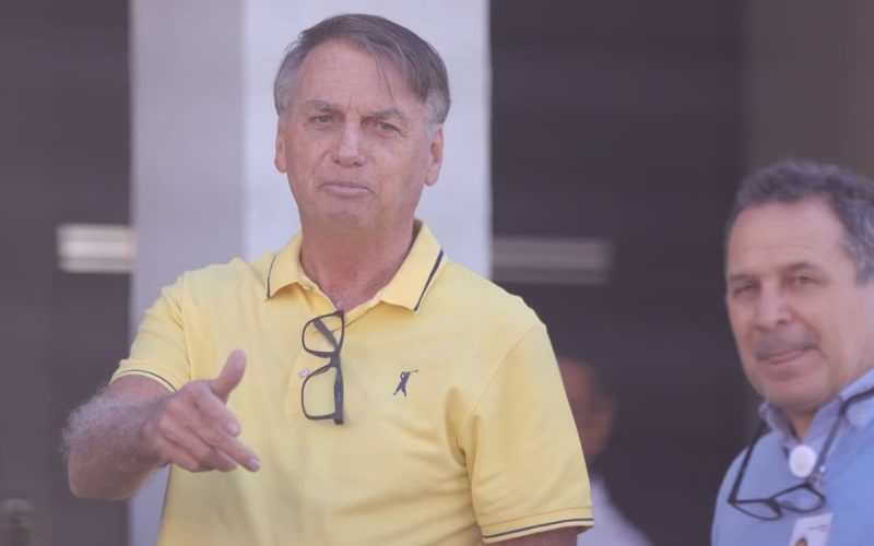 Jair Bolsonaro deixa prisão domiciliar para ser submetido a exames em hospital de Brasília
