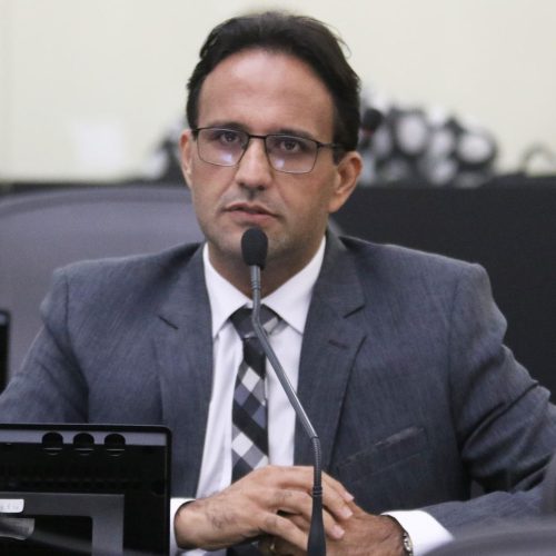 Aprovado projeto que garante prioridade em programas habitacionais a famílias com crianças autistas