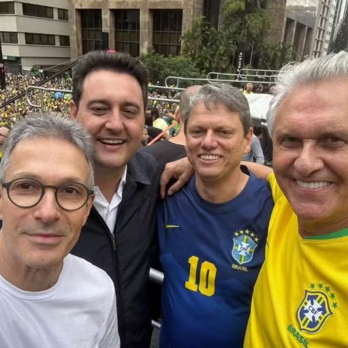 Carlos Bolsonaro critica governadores de direita e acusa oportunismo em disputa por espaço político