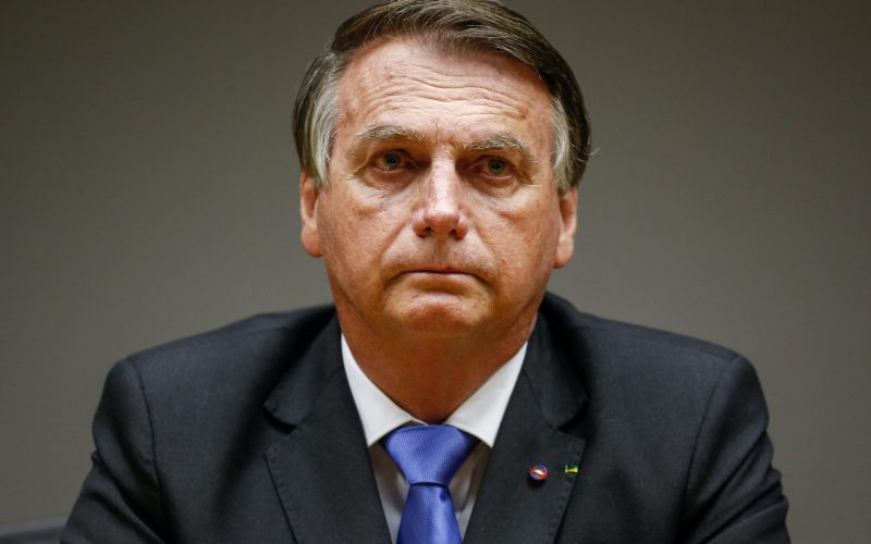 PF aponta que Bolsonaro burlou restrições do STF e omitiu repasses em inquérito