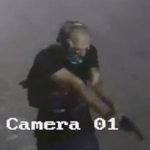 Imagens de suspeito de homicídio no Jacintinho são divulgadas por Polícia Civil