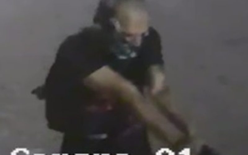 Imagens de suspeito de homicídio no Jacintinho são divulgadas por Polícia Civil