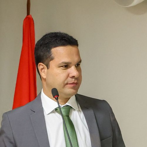 Vereador Fernando Tenório lança projeto de lei para garantir maior segurança de profissionais da saúde