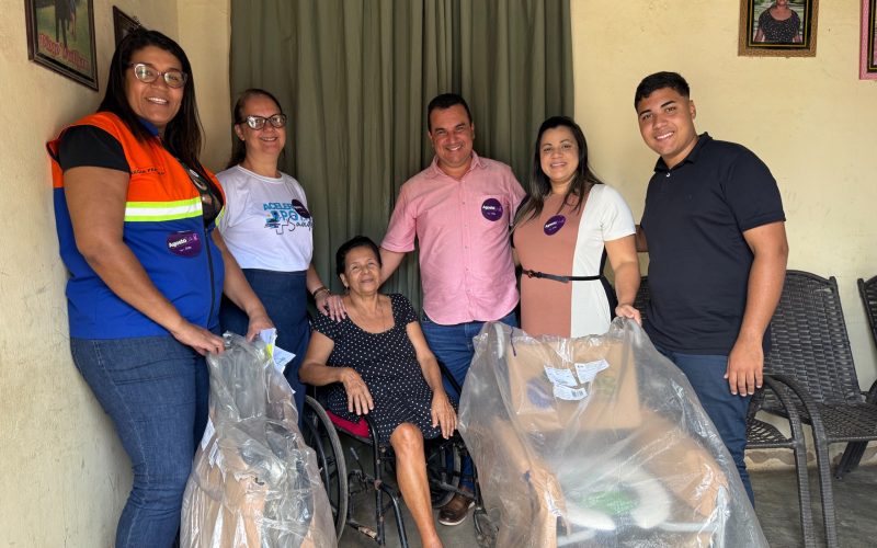 Prefeitura de Porto de Pedras entrega cadeiras de rodas a pessoas atendidas pelo município