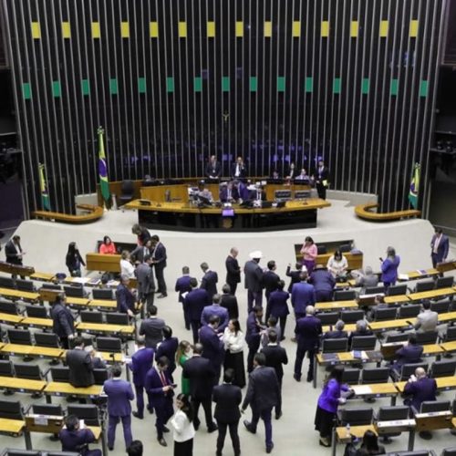 Câmara faz minuto de silêncio por morte de Charlie Kirk