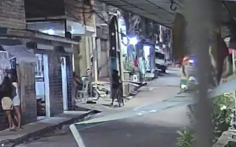 Tiroteio deixa jovem baleado e duas crianças feridas no Jacintinho