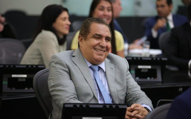 Sertanejos agradecem deputado Inácio Loiola pela ordem de serviço da estrada do feijão