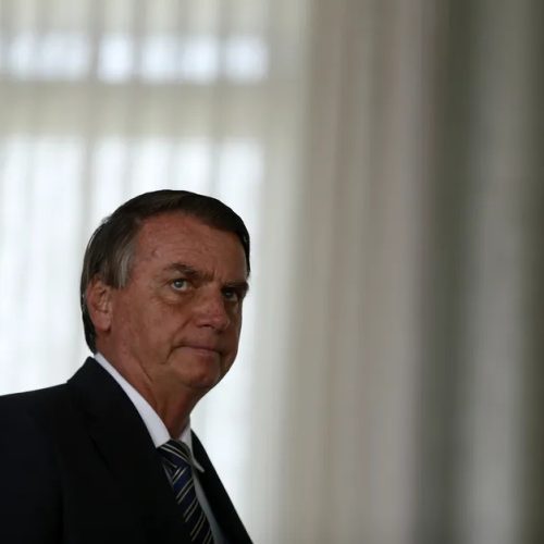Triste e abatido Bolsonaro já perdeu 3 quilos após prisão domiciliar