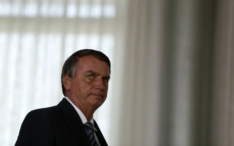 Triste e abatido Bolsonaro já perdeu 3 quilos após prisão domiciliar