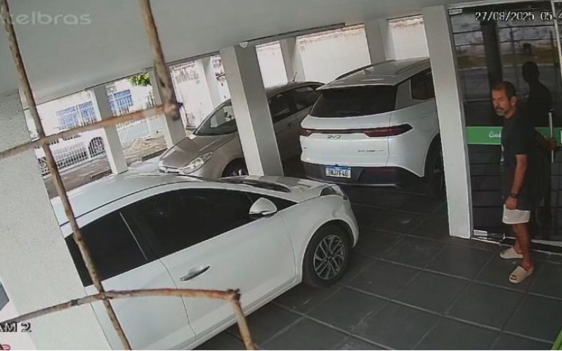 Polícia Civil divulga imagens de suspeito de invadir edifícios na Jatiúca