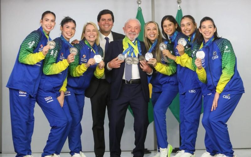 Lula recebe alagoana Duda Arakaki e medalhistas olímpicas