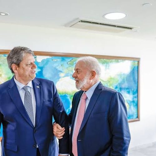 Lula diz que Tarcísio depende de Bolsonaro para se projetar politicamente