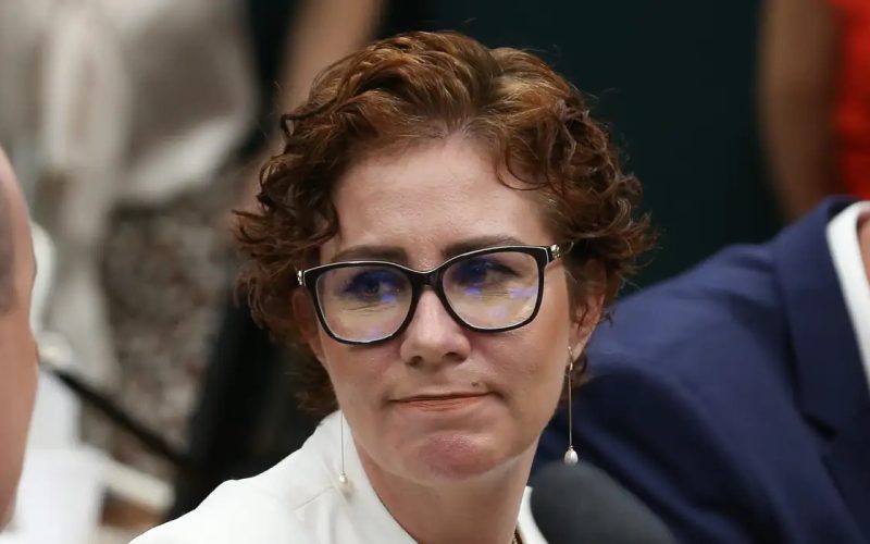 Governo contrata escritório italiano por R$ 200 mil para atuar em caso de Carla Zambelli
