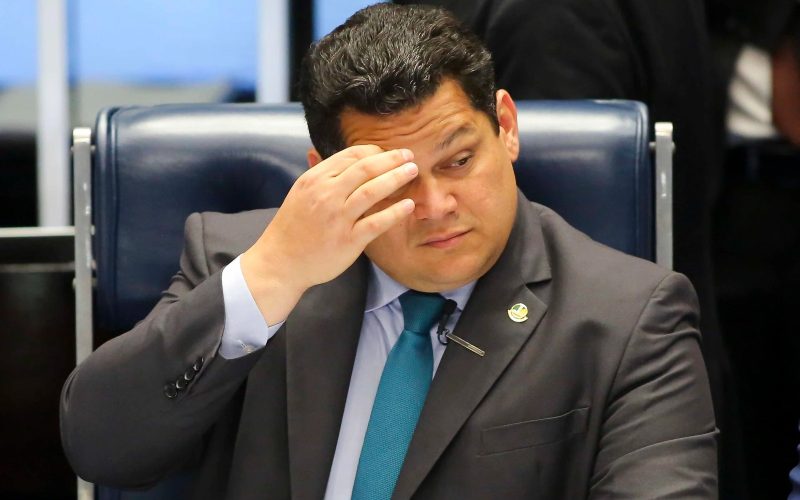 Mesmo com tentativas de Alcolumbre, projeto que altera Lei da Ficha Limpa empaca no Senado