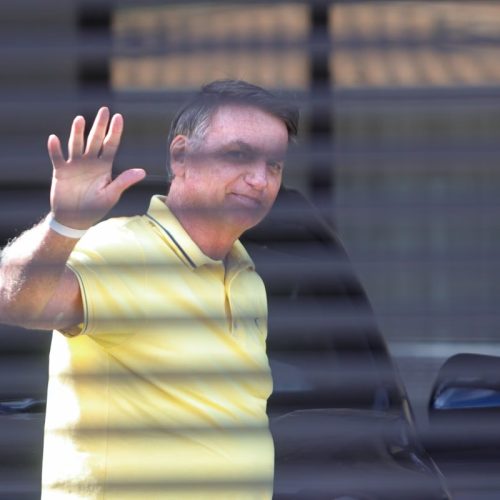 Bolsonaro está “sereno”, diz Senadora Damares após visita ao ex-presidente