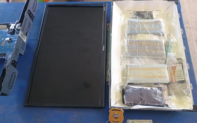 Visitantes são presos ao tentar entrar com celulares escondidos em TVs no presídio Baldomero Cavalcanti