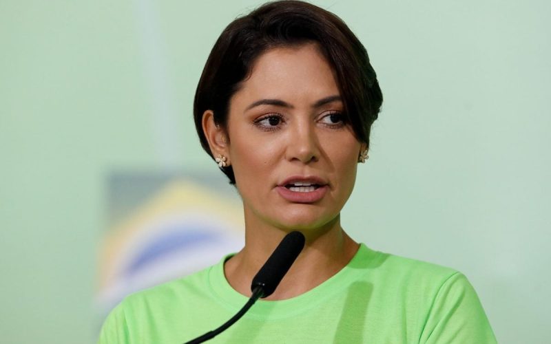 Michelle Bolsonaro posta passagem da Bíblia após início de julgamento