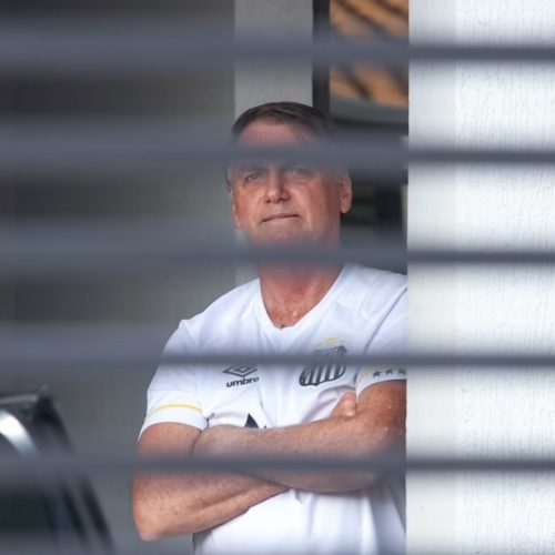 Defesa afirma que Bolsonaro não irá ao julgamento nos próximos dias