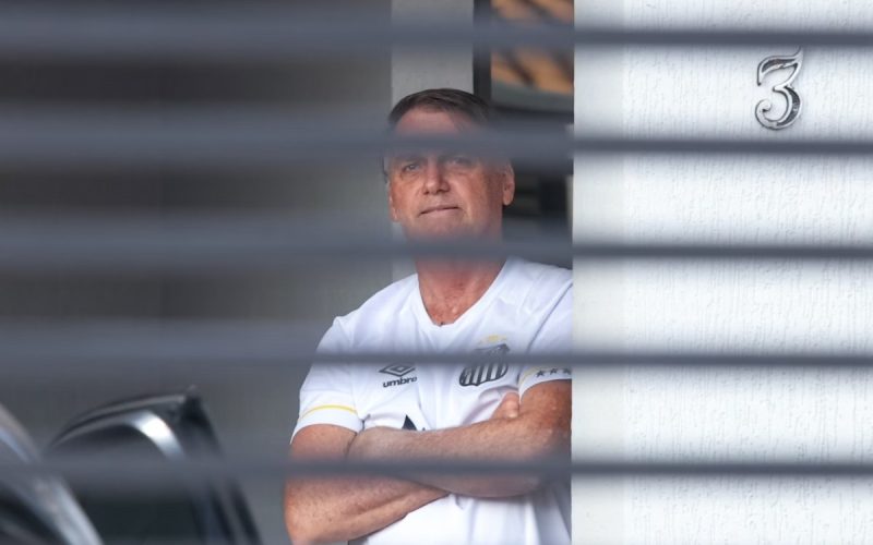 Defesa afirma que Bolsonaro não irá ao julgamento nos próximos dias