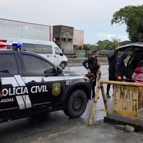Polícia Civil prende quatro pessoas e apreende adolescente envolvidos em “tribunal do crime” em Rio Largo