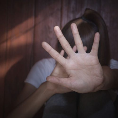 Adolescente é dopada e estuprada por quatro homens em Quebrangulo